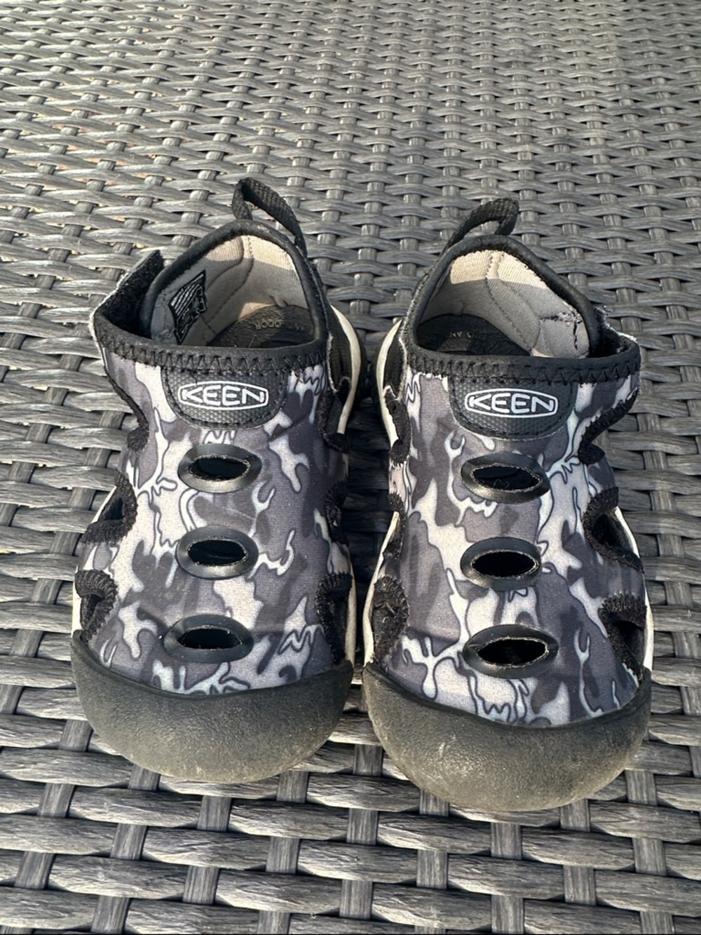 Keen Toddler Gray & Black Camo Closed-Toe Sandals/Water shoes